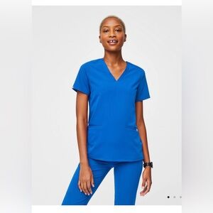 Figs Casma Royal Blue Three-Pocket Scrub Top Women's Short Sleeve V-Neck Top S